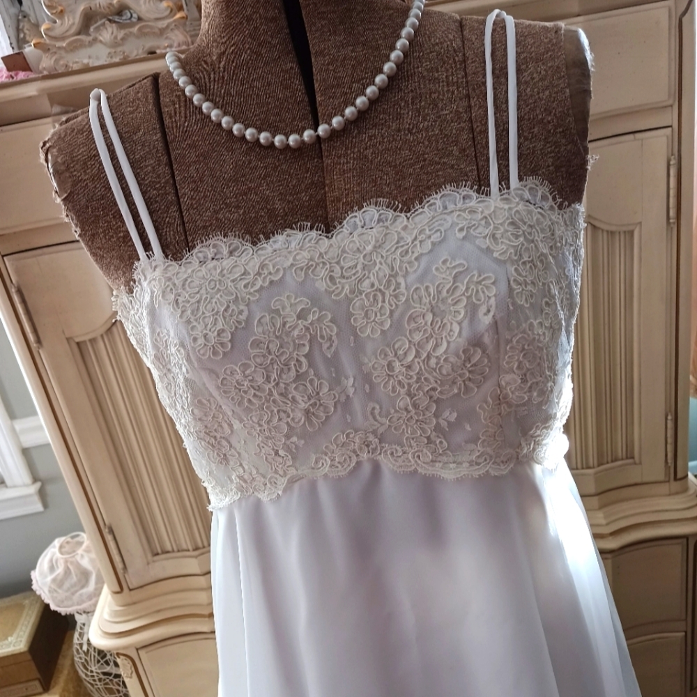 GORGEOUS 1990S "BIANCHI" CRISP WHITE CHIFFON WEDDING GOWN W/ LACE JACKET & VEIL! - Picture 6 of 16